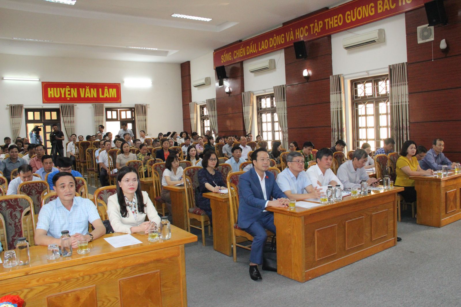 Đoàn đại biểu Quốc hội tỉnh tiếp xúc cử tri tại huyện Yên Mỹ và Văn Lâm