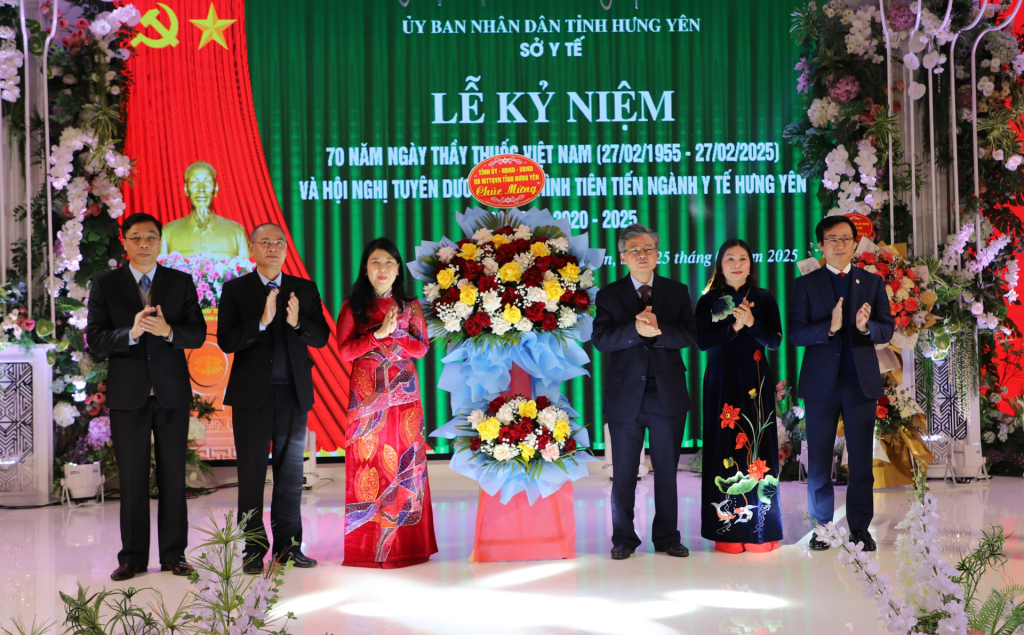 Lễ kỷ niệm 70 năm Ngày Thầy thuốc Việt Nam và tuyên dương điển hình tiên tiến ngành Y tế Hưng Yên