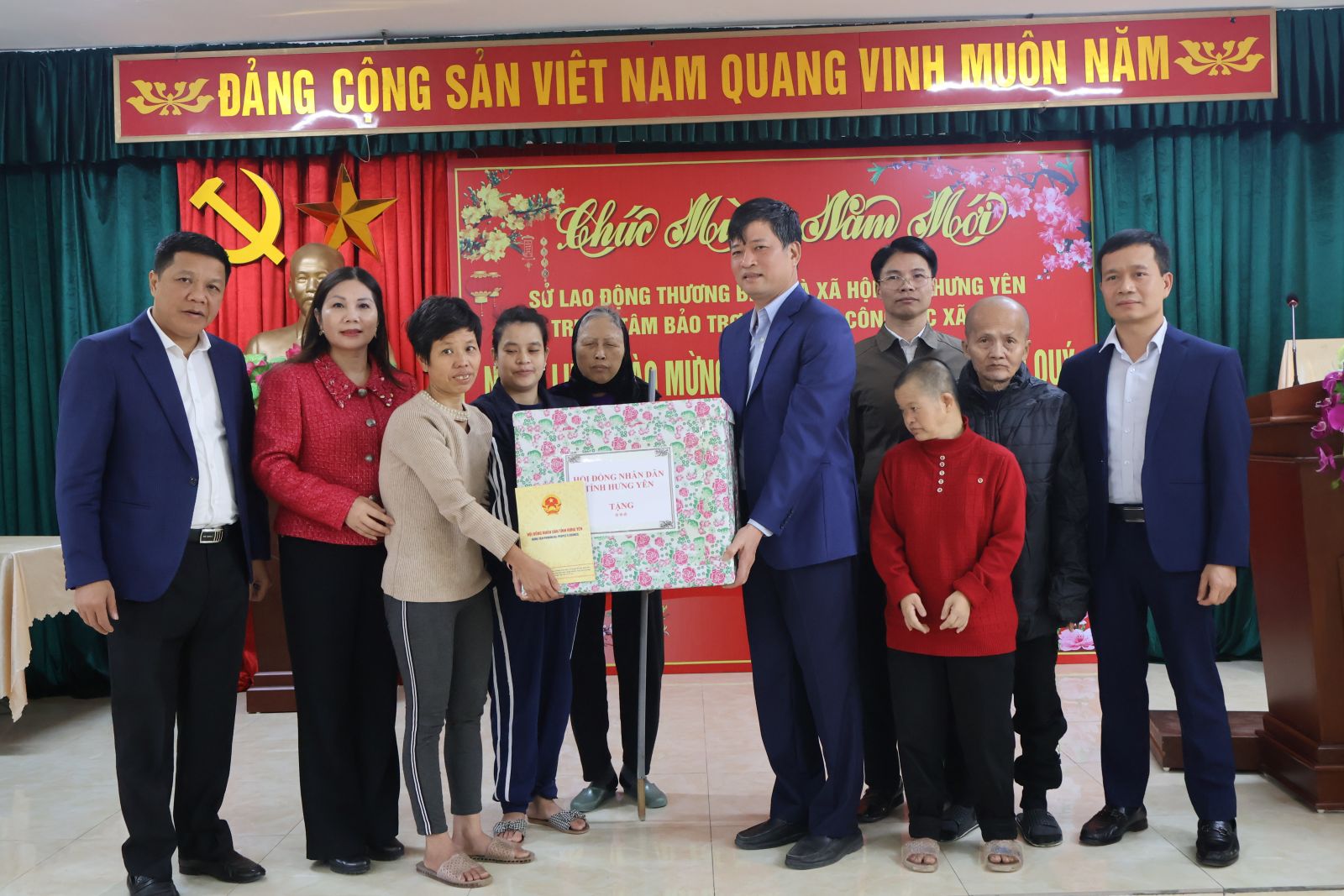 Thường trực HĐND tỉnh thăm, tặng quà Tết Nguyên đán Ất Tỵ 2025 tại một số cơ sở trợ giúp xã hội trên địa bàn tỉnh