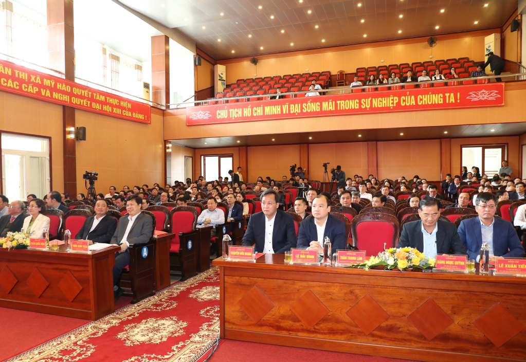 Hội nghị quán triệt, học tập, nghiên cứu Chuyên đề năm 2024 “Học tập và làm theo tư tưởng, đạo đức, phong cách Hồ Chí Minh về phát huy giá trị văn hóa, con người Hưng Yên góp phần xây dựng quê hương giàu đẹp, văn minh”