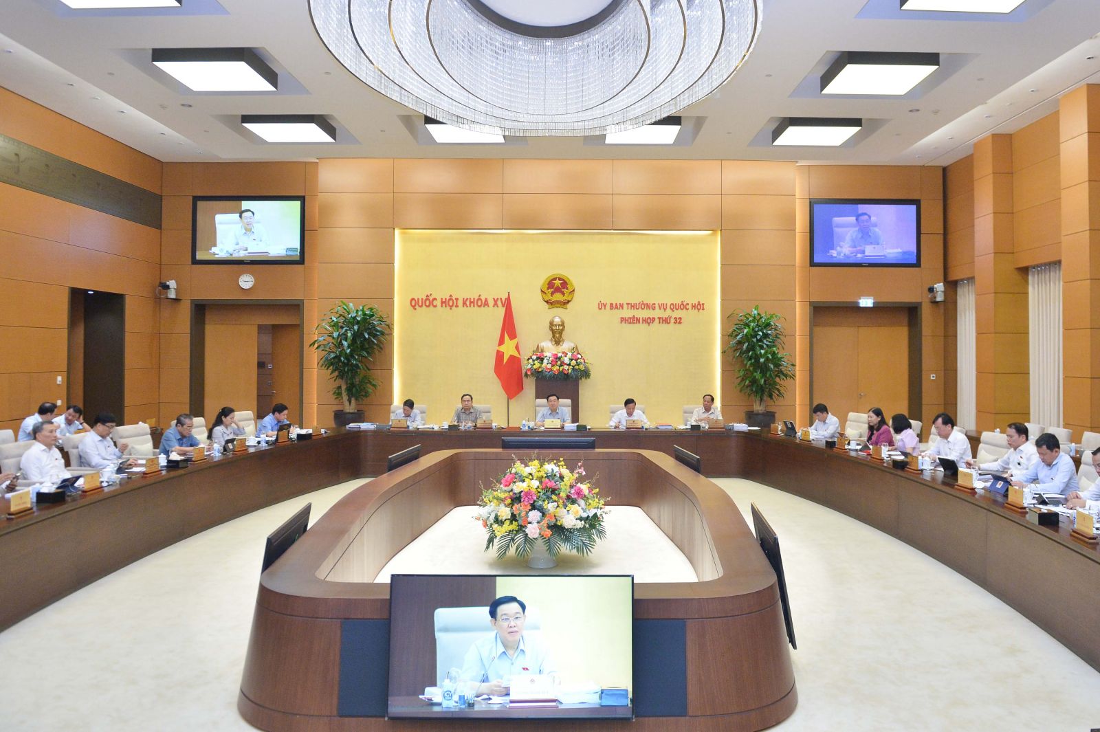 Thể chế hóa đầy đủ các chủ trương của Đảng về phát triển bền vững đô thị và nông thôn