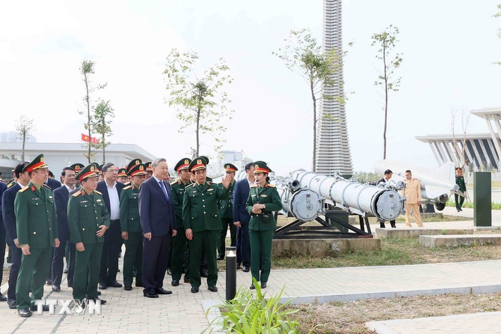 Tổng Bí thư Tô Lâm thăm và làm việc tại Bảo tàng Lịch sử Quân sự Việt Nam