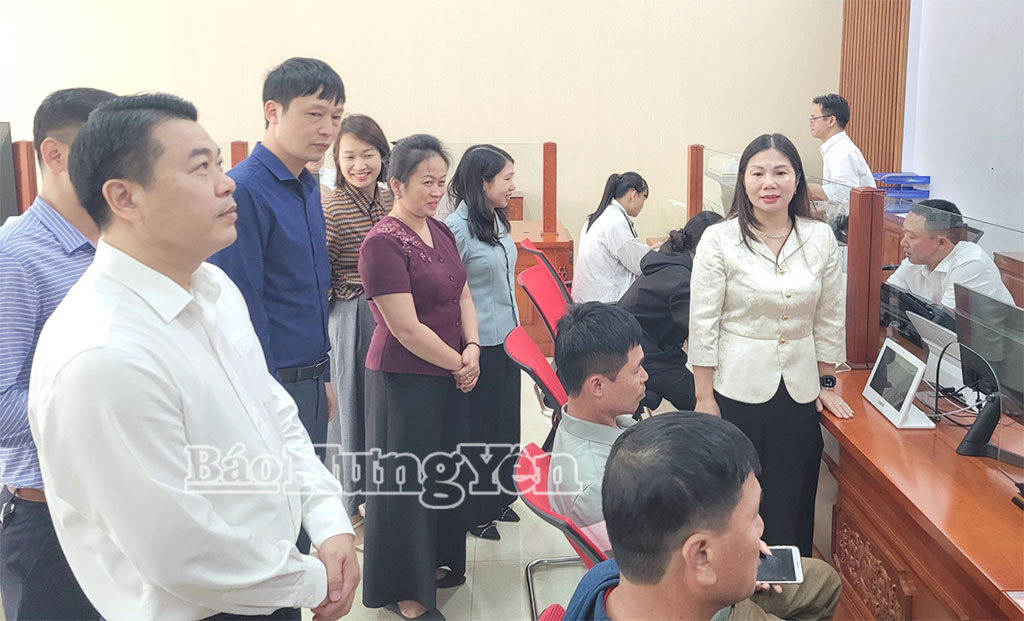 Khảo sát việc bố trí biên chế cán bộ, công chức, viên chức tại xã Đức Hợp