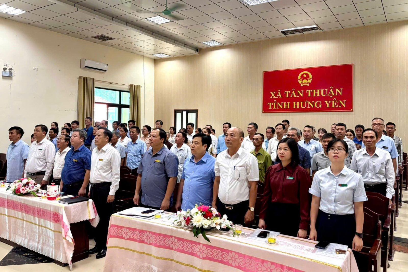 Hội đồng nhân dân xã Tân Thuận tổ chức kỳ họp để giải quyết công việc phát sinh đột xuất