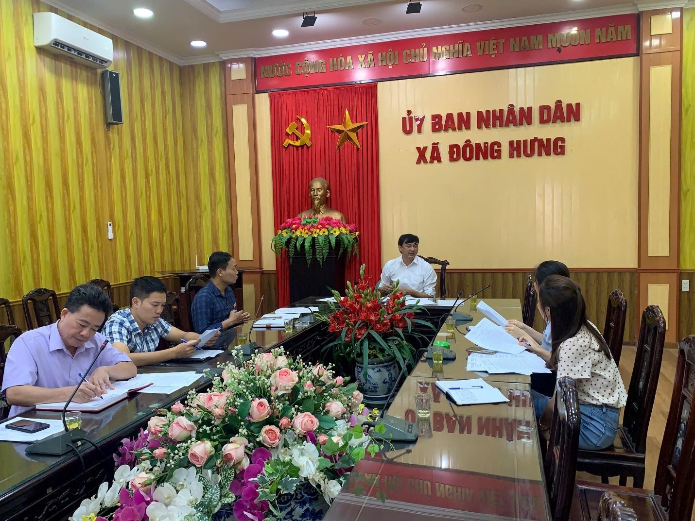 Ban Kinh tế - Ngân sách Hội đồng nhân dân xã Đông Hưng họp thống nhất một số nội dung công việc trong thời gian tới