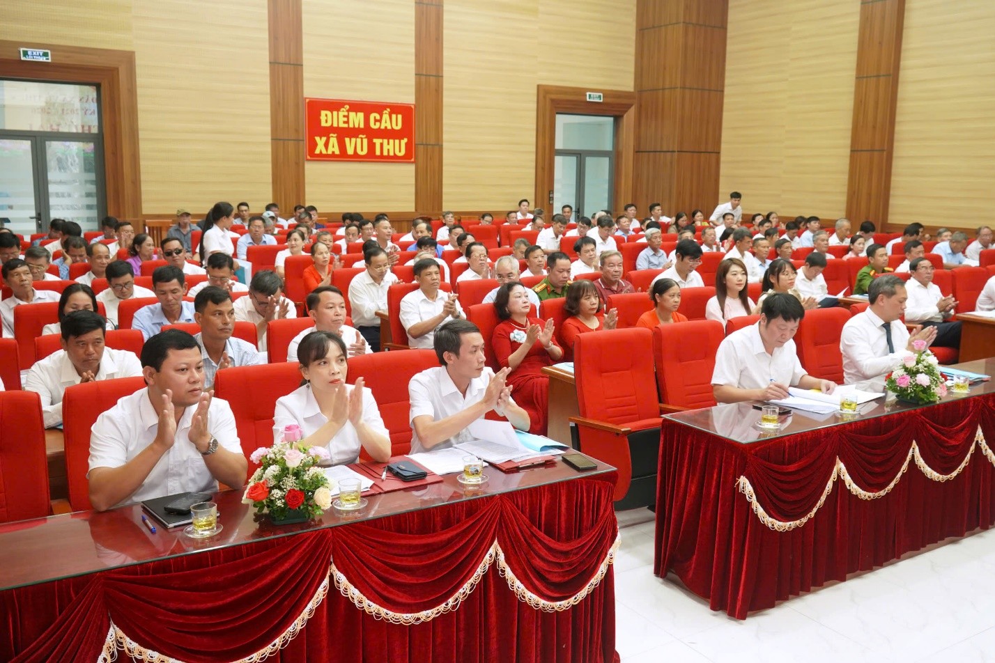 Xã Vũ Thư: Nhiều nghị quyết quan trọng được thông qua tại Kỳ họp thứ Hai, HĐND xã Vũ Thư khoá I
