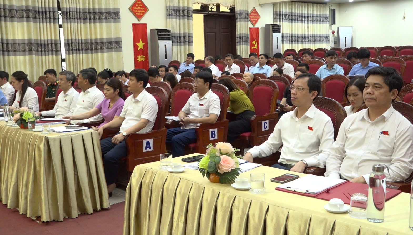 Hội đồng nhân dân huyện Ân Thi tổ chức Kỳ họp thứ 16 Khoá XX