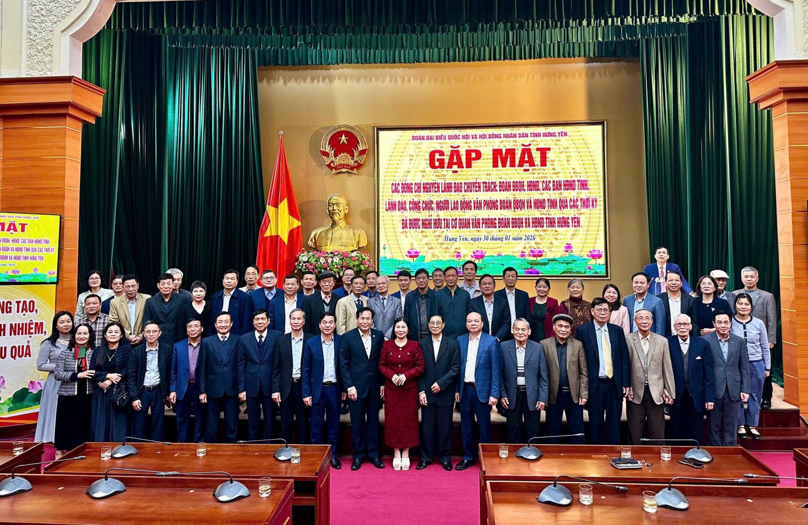 Gặp mặt các đồng chí nguyên lãnh đạo chuyên trách: Đoàn ĐBQH, HĐND, các Ban HĐND tỉnh, lãnh đạo, công chức, người lao động Văn phòng Đoàn ĐBQH và HĐND tỉnh qua các thời kỳ