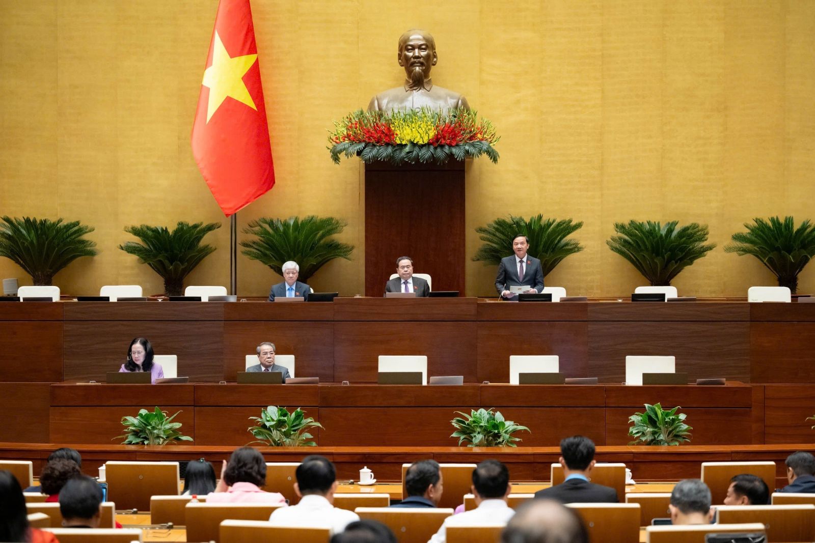 Sáng nay, 11/11 Quốc hội làm việc tại hội trường, thảo luận về một số dự thảo luật sửa đổi, bổ sung