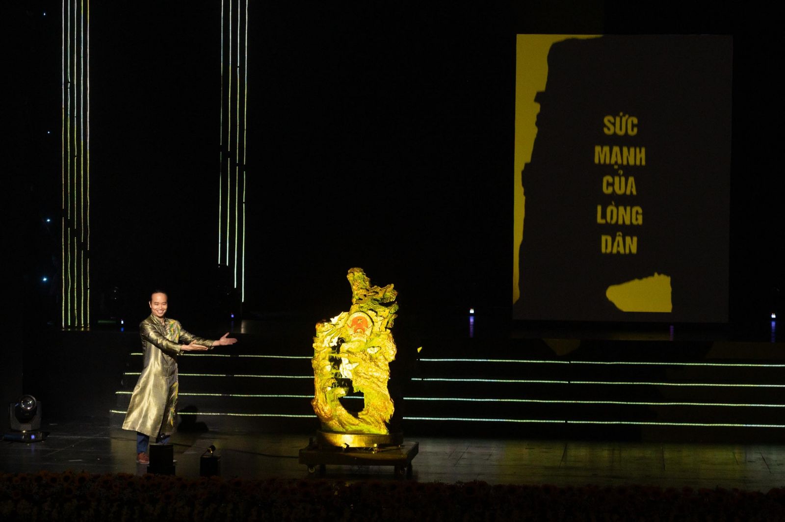 "Sức mạnh của lòng Dân" - tri ân quá khứ, tôn vinh hiện tại, hướng tới tương lai rạng rỡ