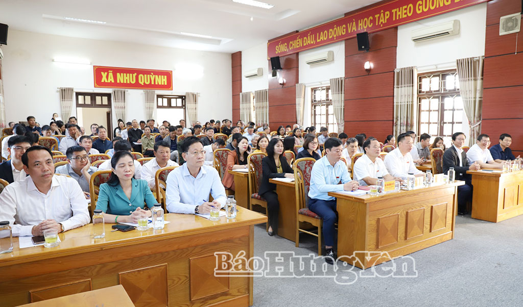 Đồng chí Chủ tịch HĐND tỉnh Trần Quốc Văn tiếp xúc cử tri các xã Như Quỳnh, Lạc Đạo, Đại Đồng