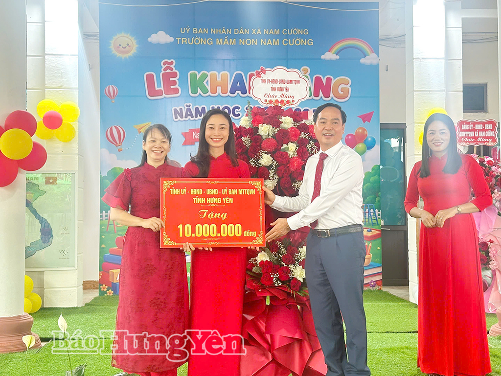 Đồng chí Phó Chủ tịch HĐND tỉnh Vũ Ngọc Trì dự lễ khai giảng tại Trường Mầm non Nam Cường