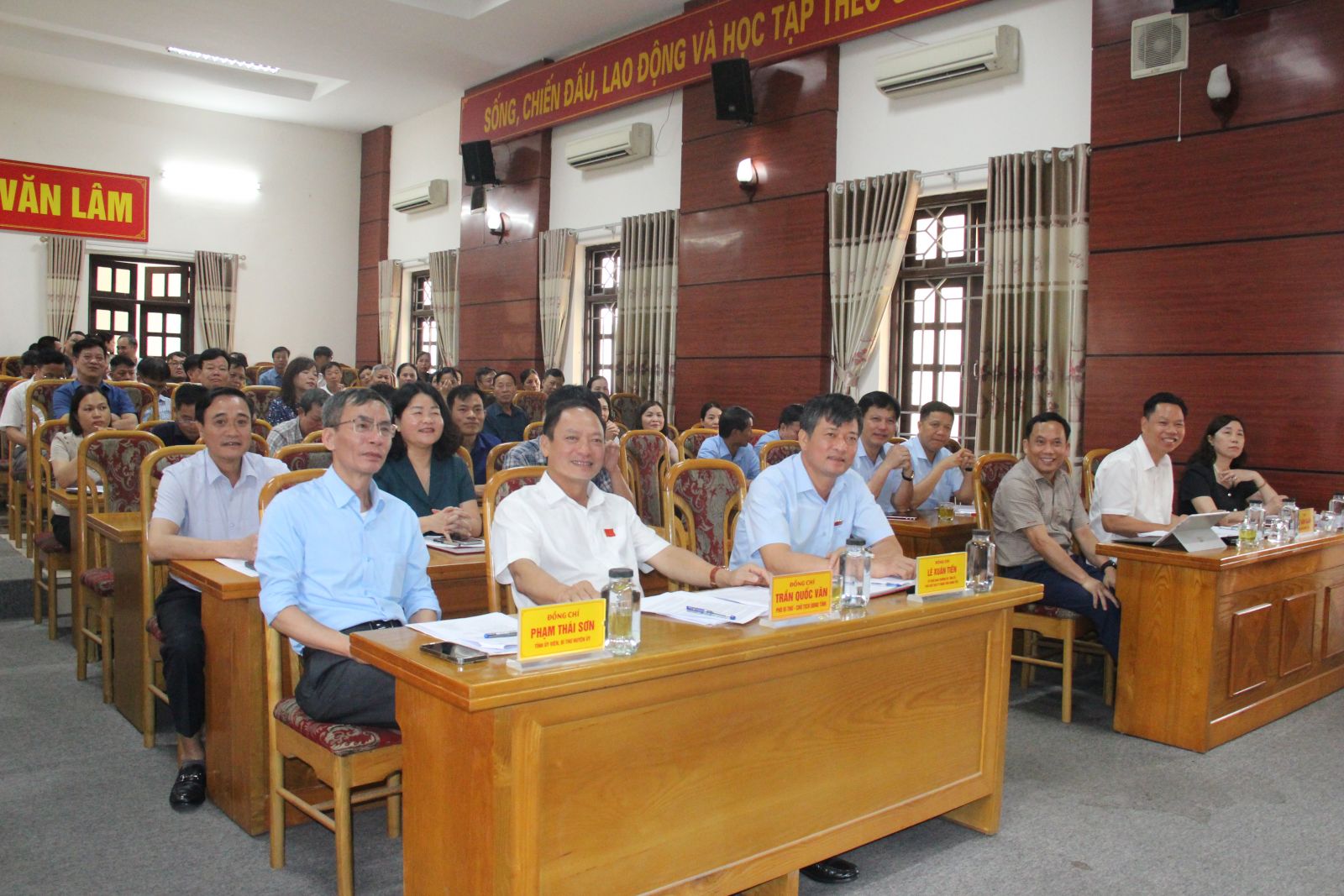Tổ đại biểu số 10 HĐND tỉnh tiếp xúc cử tri tại huyện Văn Lâm