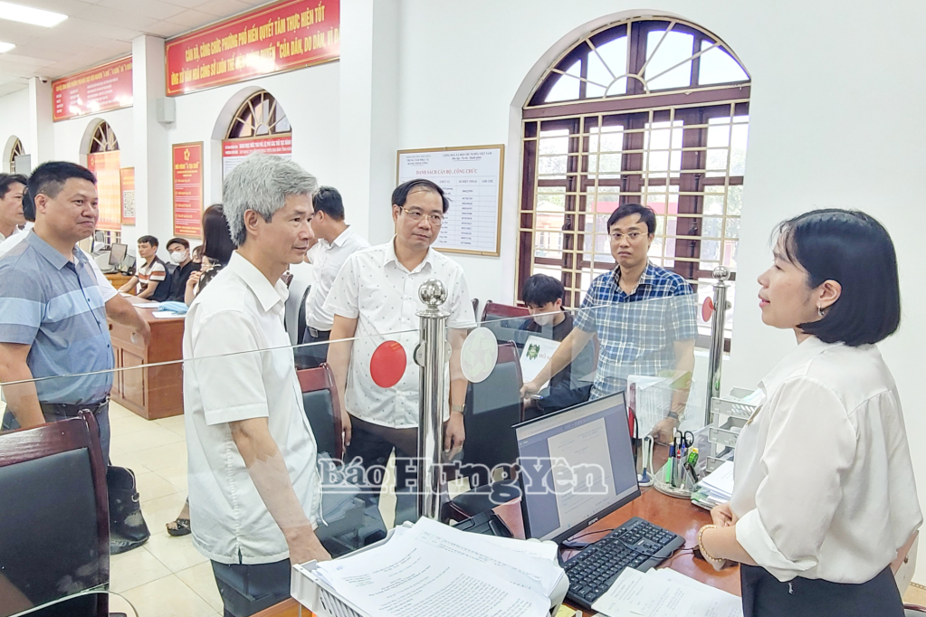 Kiểm tra việc chuẩn bị, tổ chức đại hội Đảng và triển khai vận hành chính quyền địa phương 2 cấp tại phường Phố Hiến và phường Sơn Nam