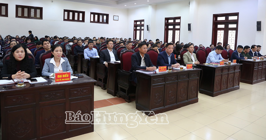 Đồng chí Phó Bí thư Tỉnh uỷ, Chủ tịch UBND tỉnh Nguyễn Khắc Thận trước kỳ họp thường lệ HDND tỉnh cuối năm
