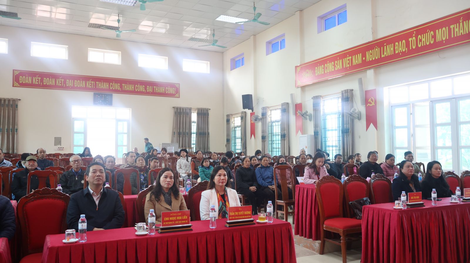 Đồng chí Trần Thị Tuyết Hương, Tỉnh ủy viên, Phó Chủ tịch HĐND tỉnh thăm, tặng quà nhân dịp Tết Nguyên đán Bính Ngọ 2026