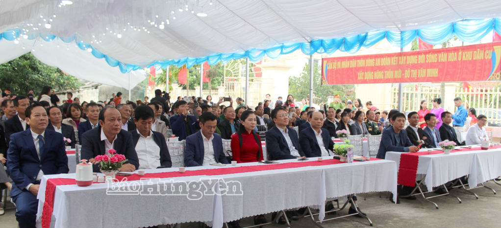 Các đồng chí lãnh đạo tỉnh, Ủy viên Ban Thường vụ Tỉnh ủy dự Ngày hội Đại đoàn kết toàn dân tộc tại các khu dân cư