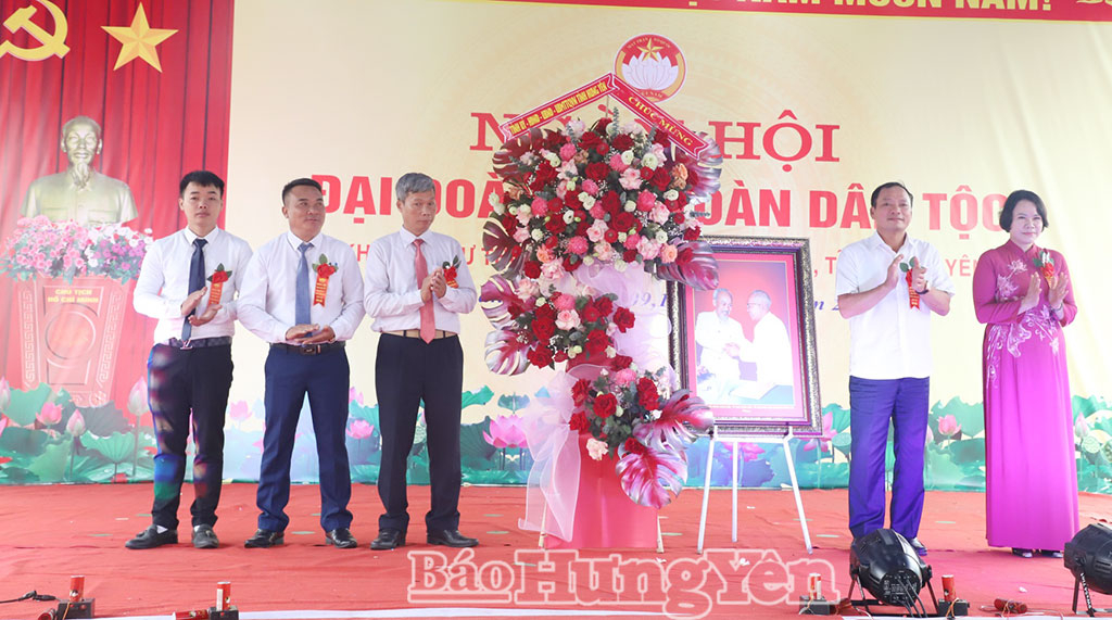 Đồng chí Chủ tịch HĐND tỉnh Trần Quốc Văn dự Ngày hội Đại đoàn kết toàn dân tộc tại khu dân cư thôn Kênh Bối, xã Xuân Trúc