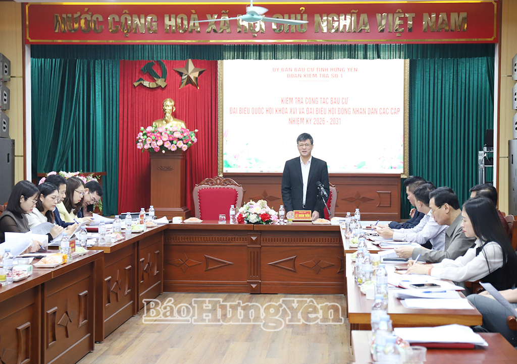 Phó Chủ tịch Thường trực HĐND tỉnh Lê Xuân Tiến kiểm tra công tác bầu cử tại một số địa phương