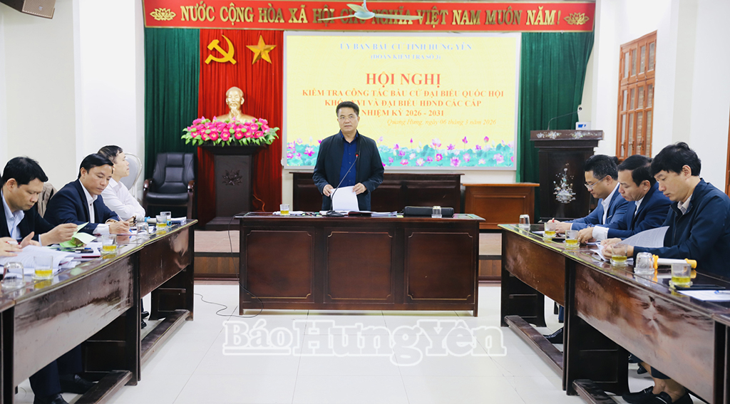 Phó Chủ tịch UBND tỉnh Lê Quang Hòa kiểm tra công tác bầu cử