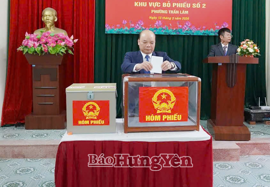 Đồng chí Phó Chủ tịch HĐND tỉnh Đặng Thanh Giang dự khai mạc bầu cử tại phường Trần Lãm
