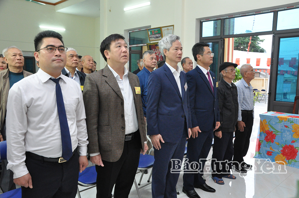 Đồng chí Trưởng đoàn Đại biểu Quốc hội tỉnh Đào Hồng Vận dự khai mạc bầu cử tại xã Đoàn Đào