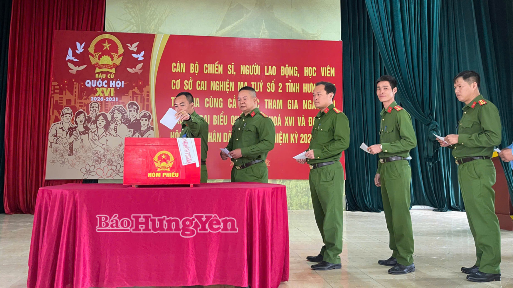 Đến 15 giờ ngày 15/3, tỉnh Hưng Yên có 158 khu vực bỏ phiếu có tỷ lệ cử tri đi bầu đạt 100%