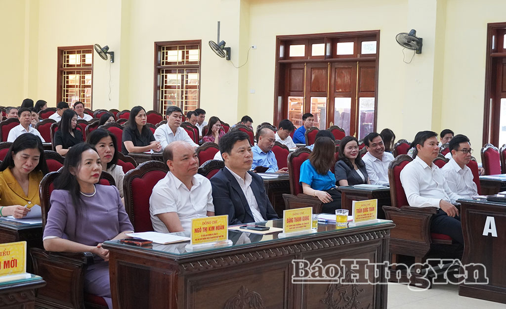 47 tập thể, cá nhân có thành tích xuất sắc trong công tác bầu cử được tặng Bằng khen của Ủy ban MTTQ Việt Nam tỉnh