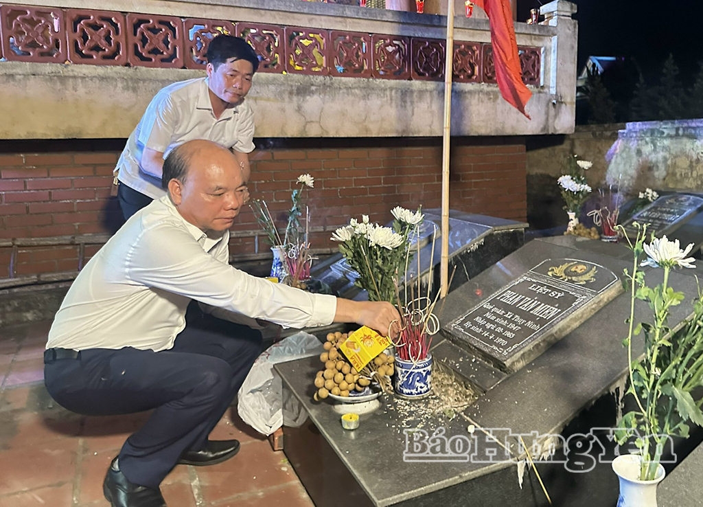Lễ thắp nến tri ân các anh hùng liệt sĩ tại xã Tây Thụy Anh