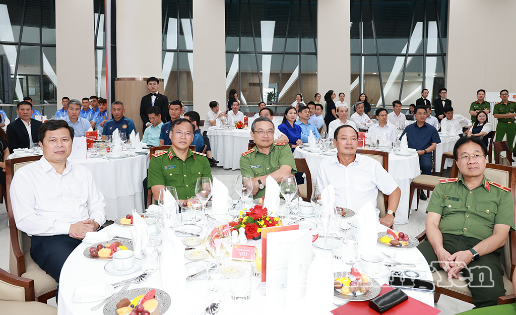 Chuyển giao Câu lạc bộ Trẻ PVF-CAND thành Câu lạc bộ Bóng đá Hưng Yên