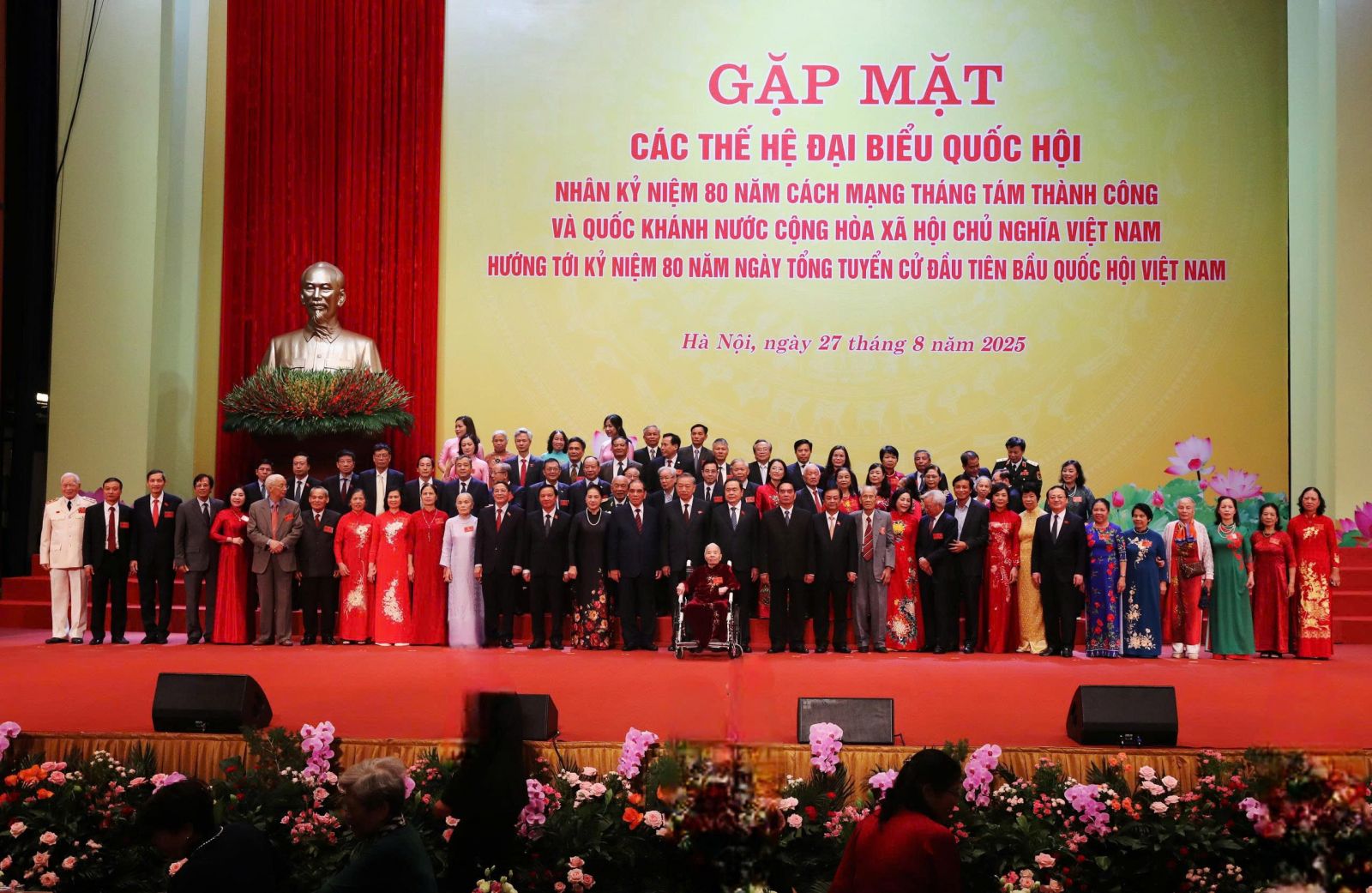 Tổng Bí thư Tô Lâm gặp mặt đại biểu Quốc hội các thời kỳ ngày 27/8/2025