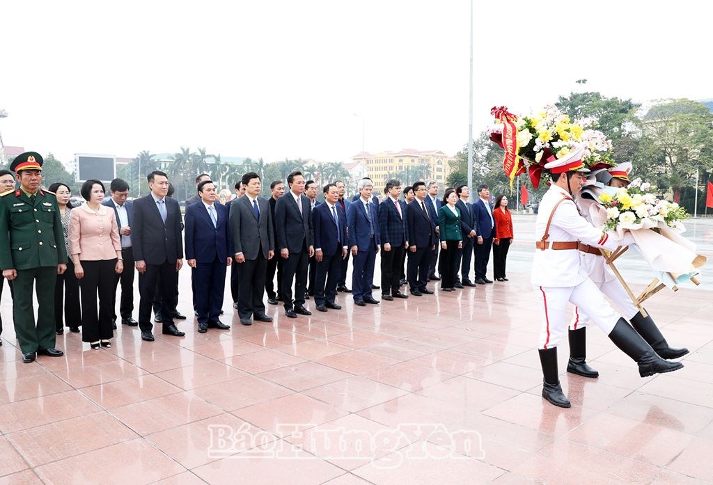 Dâng hương, dâng hoa tưởng nhớ Chủ tịch Hồ Chí Minh, Tổng Bí thư Nguyễn Văn Linh và tưởng niệm các anh hùng liệt sĩ