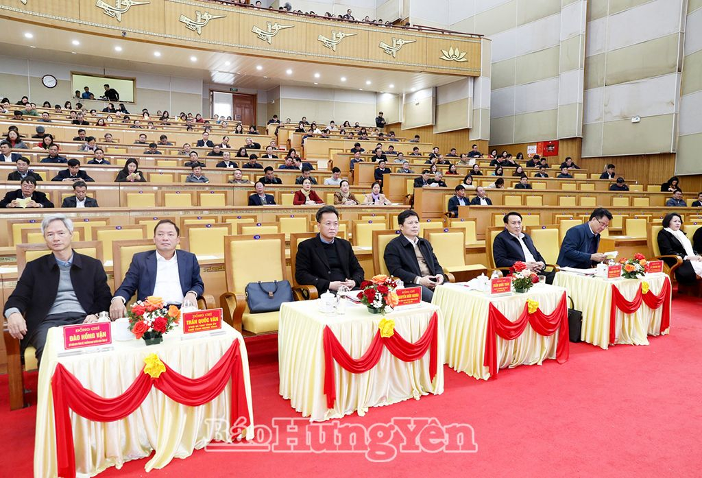 Hội nghị triển khai chuyên đề Học tập và làm theo tư tưởng, đạo đức, phong cách Hồ Chí Minh năm 2025; thông báo nhanh kết quả Hội nghị BCH Trung ương Đảng khóa XIII và quán triệt một số văn bản mới của Trung ương