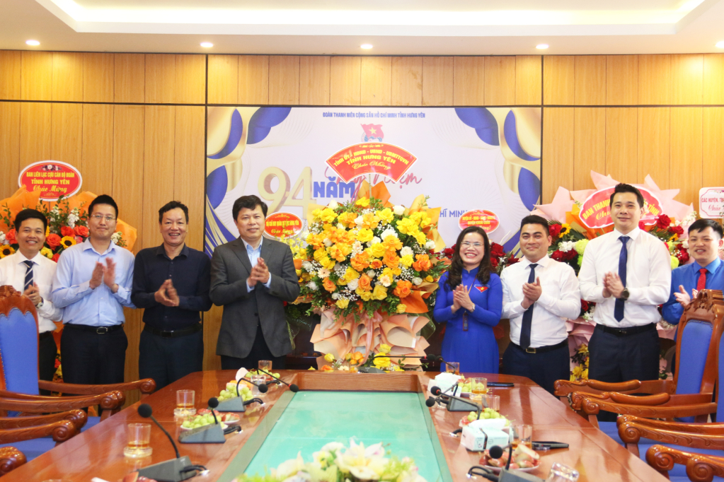 Đồng chí Phó Bí thư Thường trực Tỉnh ủy, Chủ tịch HĐND tỉnh Trần Quốc Toản chúc mừng Tỉnh đoàn nhân kỷ niệm 94 năm Ngày thành lập Đoàn TNCS Hồ Chí Minh (26/3/1931 - 26/3/2025)