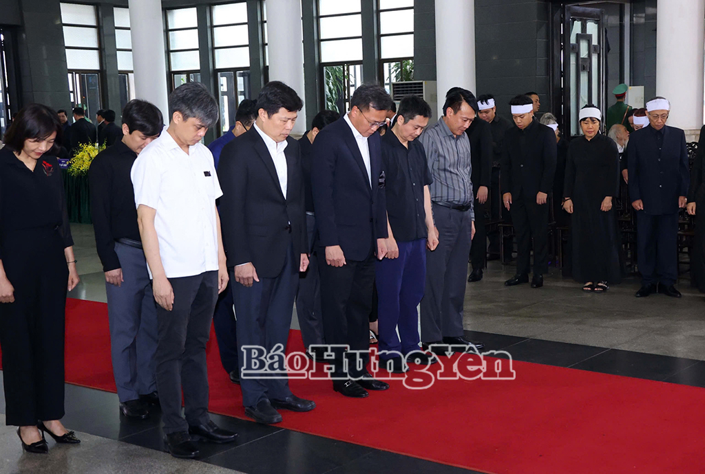 Đoàn đại biểu tỉnh Hưng Yên viếng nguyên Chủ tịch nước Trần Đức Lương