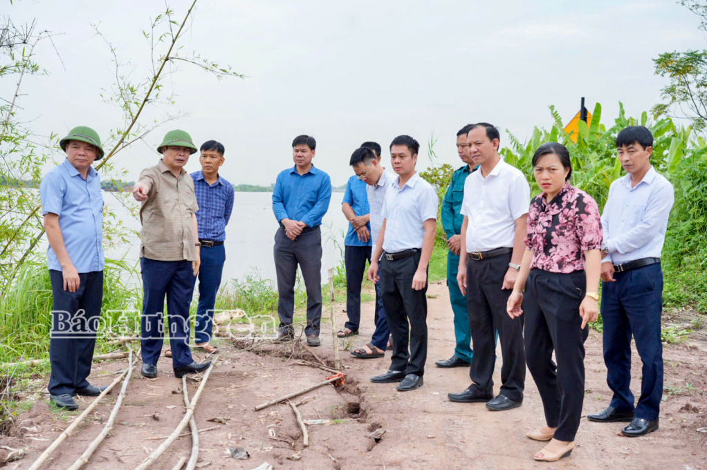 Tăng cường công tác tuần tra, canh gác đê theo cấp báo động đúng quy định