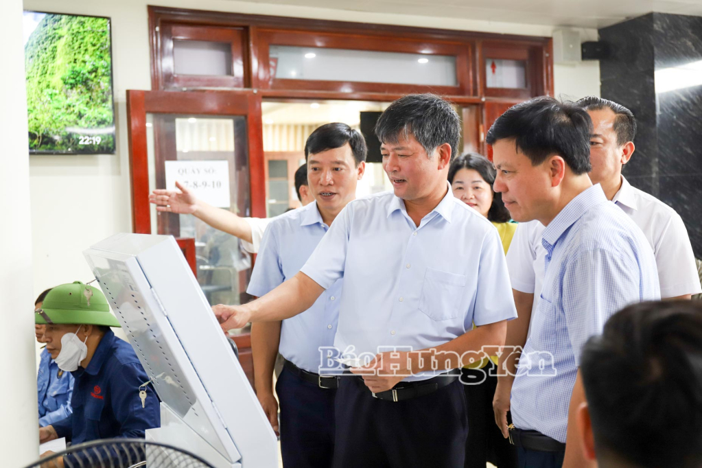 Đồng chí Phó Chủ tịch Thường trực HĐND tỉnh Lê Xuân Tiến kiểm tra việc vận hành chính quyền địa phương 2 cấp tại xã Như Quỳnh