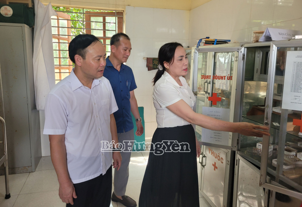 Khảo sát mạng lưới y tế cơ sở tại phường Hồng Châu