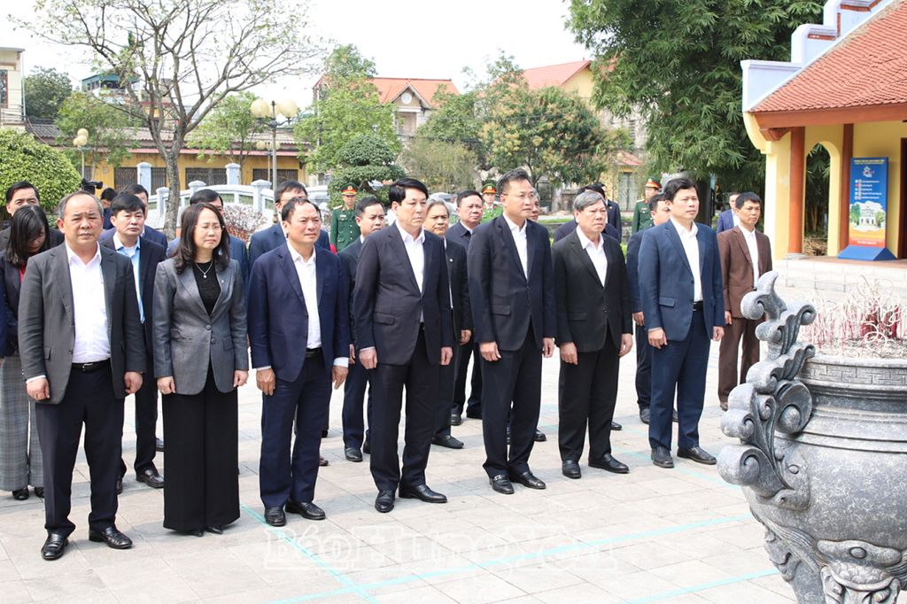 Chủ tịch nước Lương Cường dâng hương tại Khu lưu niệm Tổng Bí thư Nguyễn Văn Linh; Nhà tưởng niệm Trung tướng Nguyễn Bình; Nhà thờ bà Hoàng Thị Loan - thân mẫu Chủ tịch Hồ Chí Minh