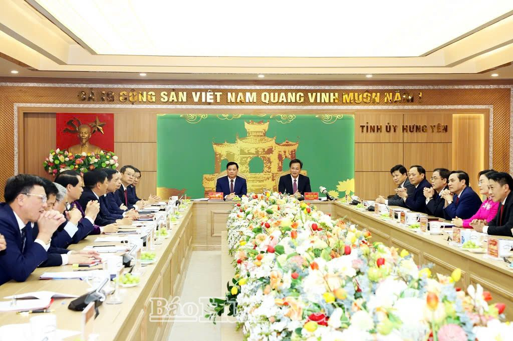 Ban Thường vụ Tỉnh uỷ Hưng Yên làm việc với Ban Thường vụ Tỉnh uỷ Thái Bình về đề án hợp nhất hai tỉnh