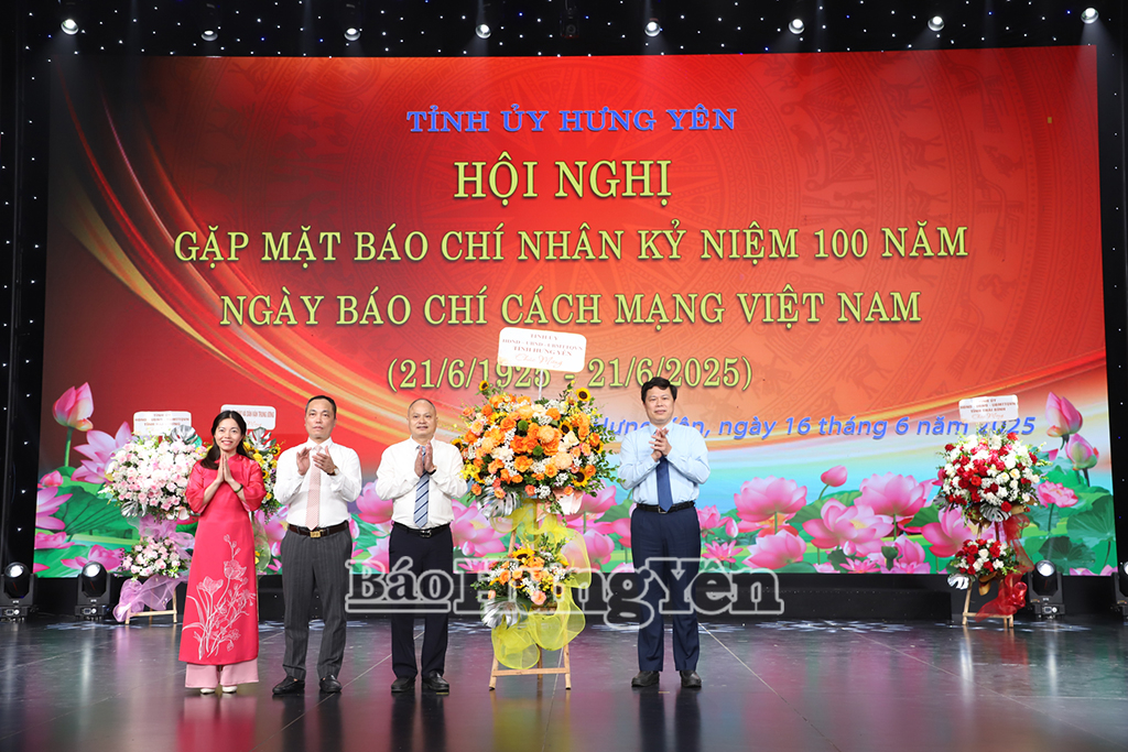 Đồng chí Trần Quốc Toản, Phó Bí thư Thường trực Tỉnh uỷ, Chủ tịch HĐND tỉnh dự hội nghị gặp mặt báo chí nhân kỷ niệm 100 năm Ngày Báo chí cách mạng Việt Nam