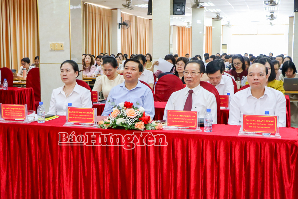 Công bố và trao các quyết định chỉ định Ban Chấp hành Đảng bộ và công nhận Chủ tịch Trường Đại học Thái Bình