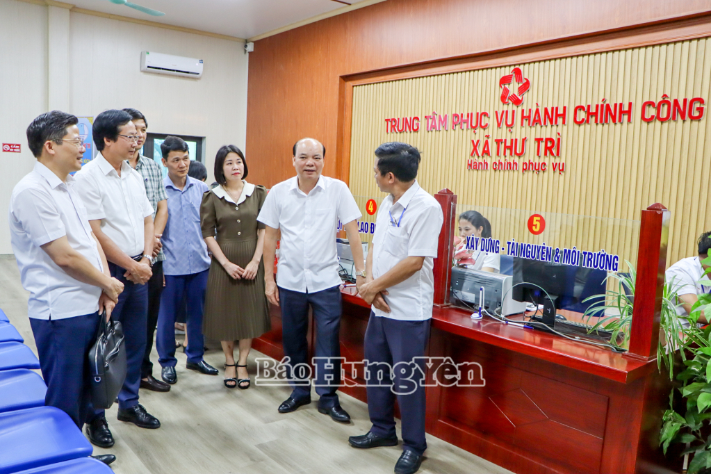 Kiểm tra việc chuẩn bị, tổ chức đại hội Đảng và triển khai vận hành chính quyền địa phương 2 cấp tại các xã Vạn Xuân, Thư Trì