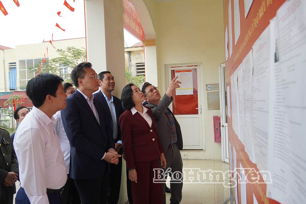 Phó Chủ tịch Quốc hội Nguyễn Thị Thanh giám sát, kiểm tra công tác bầu cử tại Hưng Yên