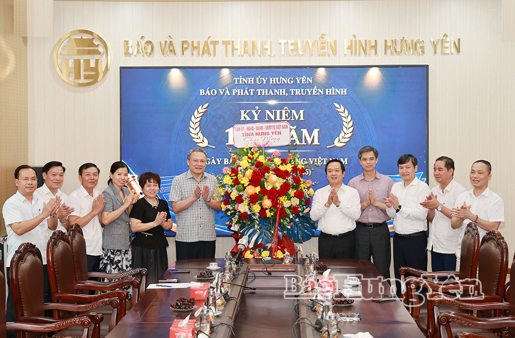 Đồng chí Phạm Quang Ngọc, Uỷ viên Ban Chấp hành Trung ương Đảng, Bí thư Tỉnh uỷ chúc mừng Báo, Phát thanh và Truyền hình Hưng Yên nhân Ngày Báo chí cách mạng Việt Nam 21/6