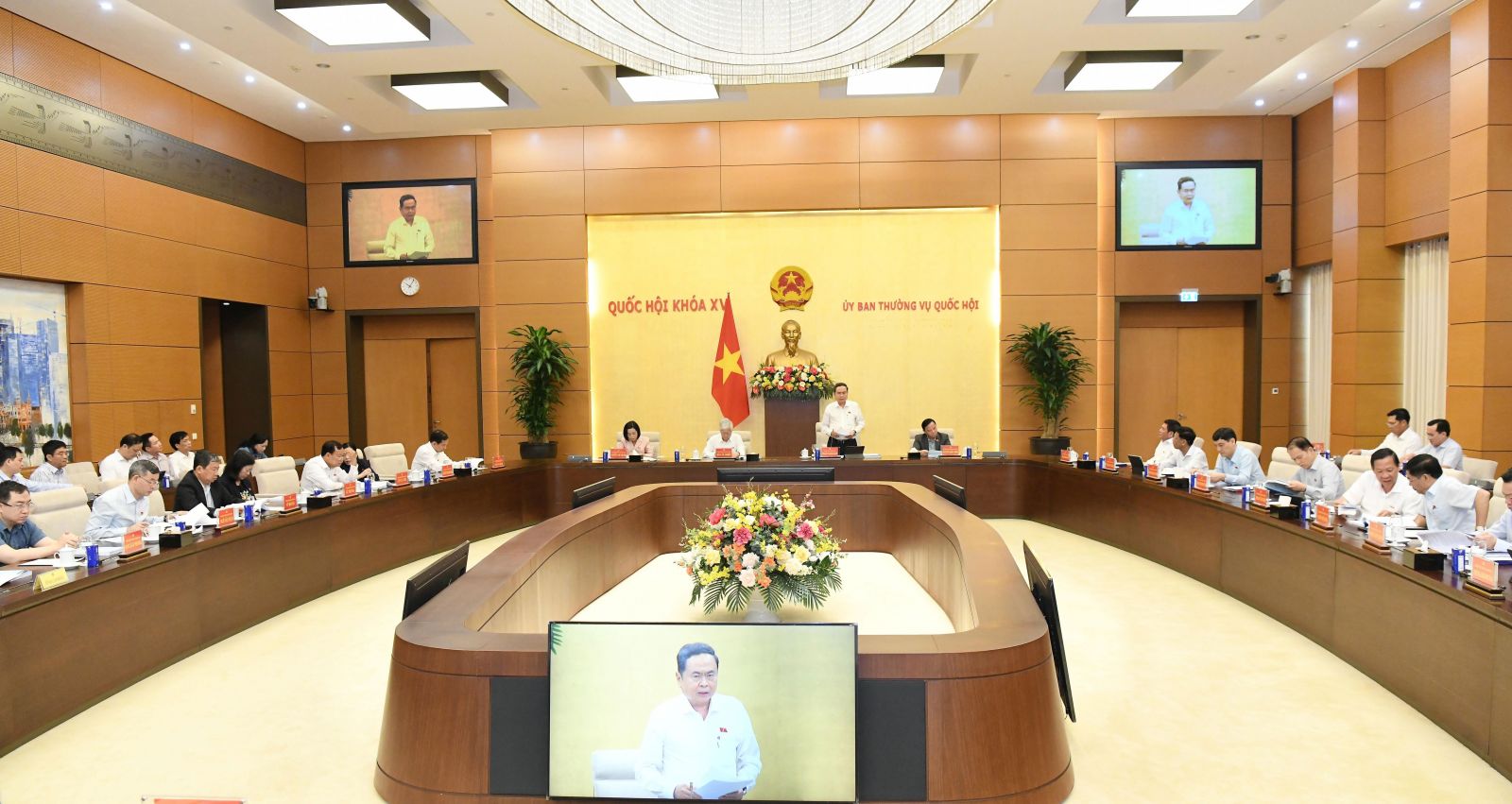 Tăng trưởng “2 con số” và trọng trách của Quốc hội