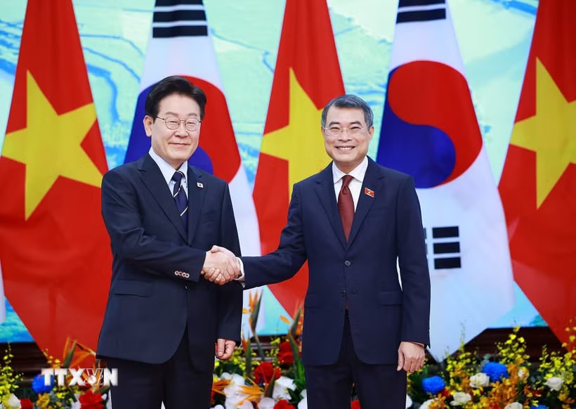 Thủ tướng Lê Minh Hưng hội kiến Tổng thống Hàn Quốc Lee Jae Myung