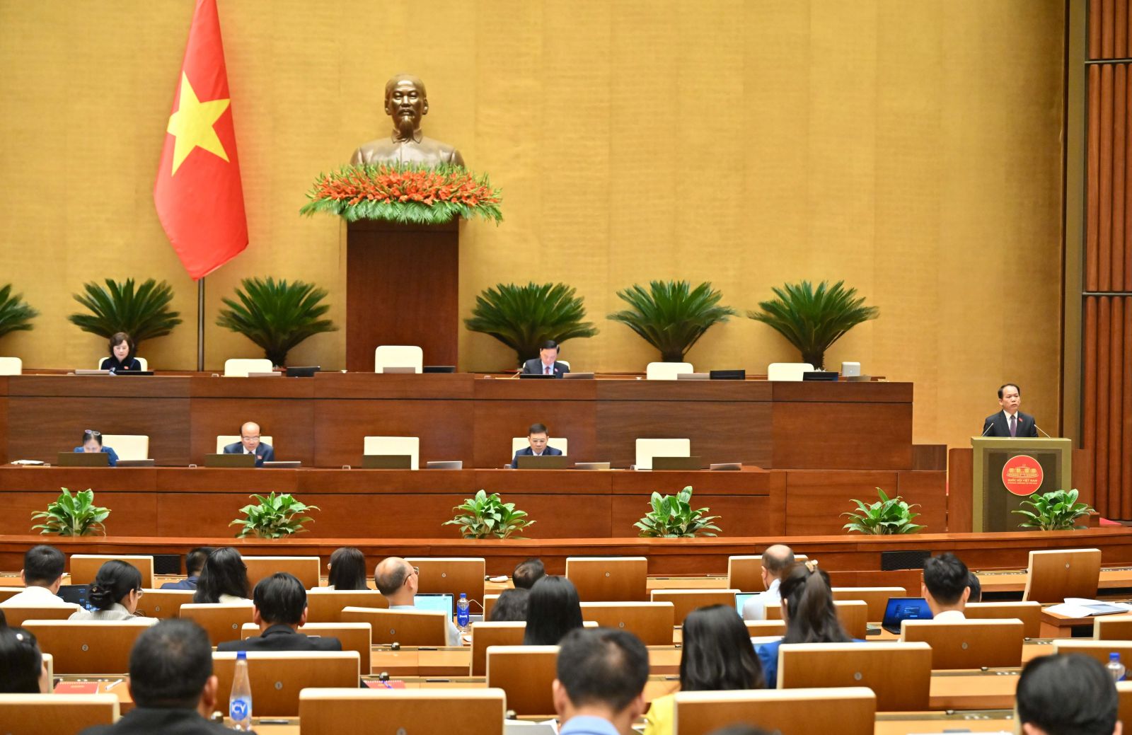 Trao quyền mạnh hơn, phân cấp, phân quyền triệt để gắn với trách nhiệm giải trình rõ ràng