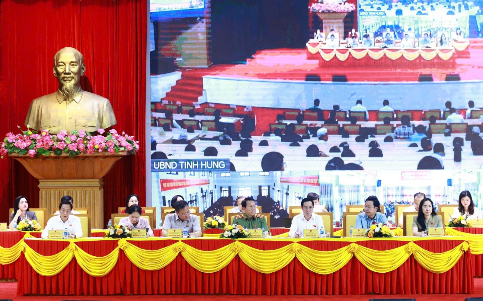 Bộ trưởng Lương Tam Quang tiếp xúc cử tri sau Kỳ họp thứ Nhất, Quốc hội khóa XVI tại tỉnh Hưng Yên