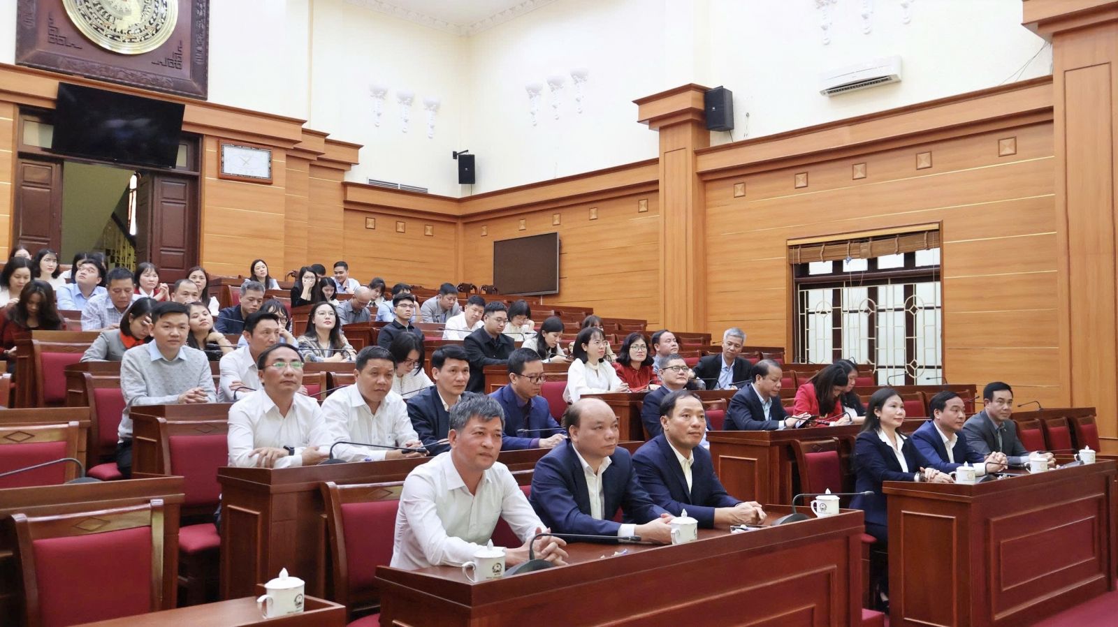 Đoàn ĐBQH và HĐND tỉnh gặp mặt đầu Xuân Bính Ngọ 2026 cán bộ, công chức, người lao động Văn phòng Đoàn ĐBQH và HĐND tỉnh